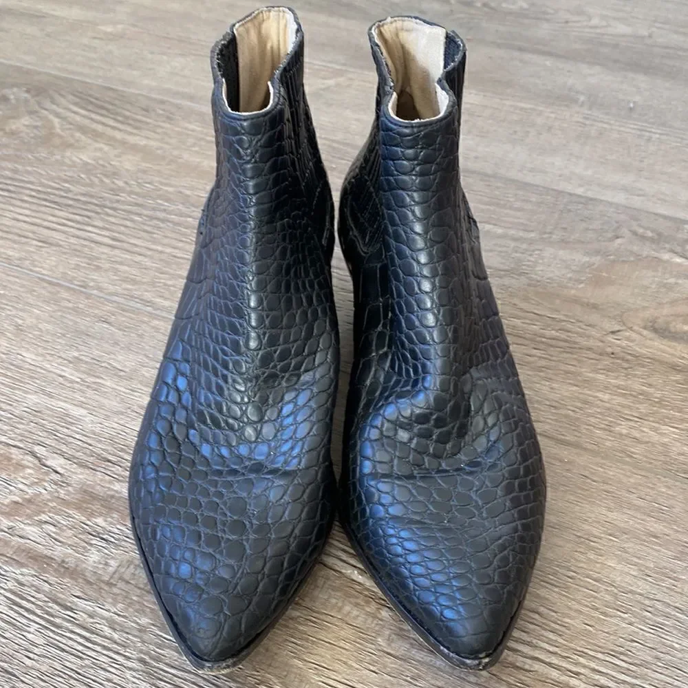 Nanushka Embossed Crocodile Faux Vegan Leather Ankle Cowboy Boots Size 38 - Picture 3 of 4
